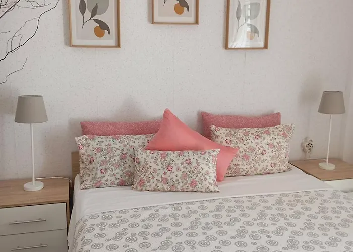 Dom Raspalozen Ni Daleko Ot I Prirodi Appartement